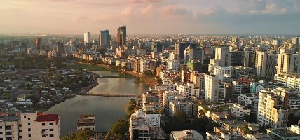 उच्च मुद्रास्फीतिका बाबजुद बङ्गलादेश महत्वाकाङ्क्षी वृद्धिका लागि आशावादी