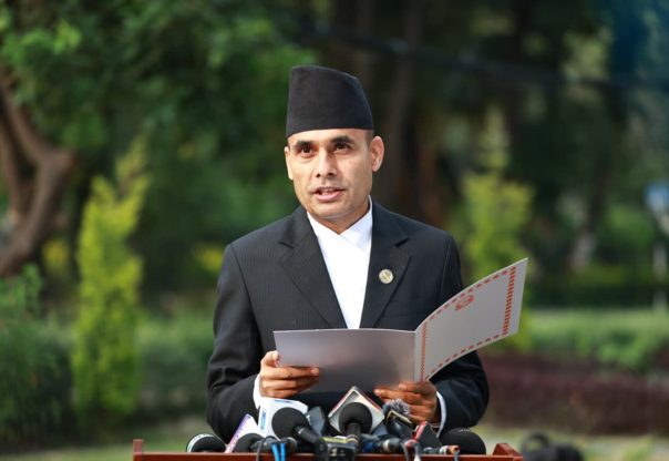 सरकारले गर्यो धितोपत्र बोर्डको अध्यक्षमा डा.गोपालप्रसाद भट्टलाई नियुक्त सरकारले गर्यो धितोपत्र बोर्डको अध्यक्षमा डा.गोपालप्रसाद भट्टलाई नियुक्त