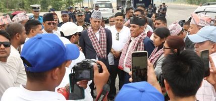 सभामुख र राष्ट्रियसभा अध्यक्षद्वारा दोधरा–चाँदनीमा प्रस्तावित सुक्खा बन्दरगाह क्षेत्रको अवलोकन