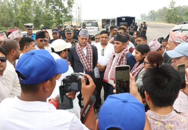 सभामुख र राष्ट्रियसभा अध्यक्षद्वारा दोधरा–चाँदनीमा प्रस्तावित सुक्खा बन्दरगाह क्षेत्रको अवलोकन