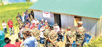 धनबहादुरको परिवारलाई दाताको सहयोगमा नयाँ घर
