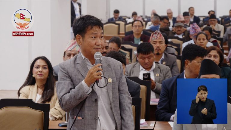 टेम्पो भीरबाट खसालिएको घटनाप्रति हर्क साम्पाङको आपत्ति, दोषीमाथि कारवाहीको माग (भिडियो सहित)