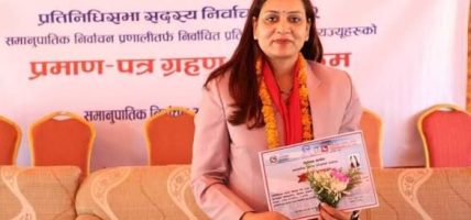 मन्त्री मेहताद्वारा बकुलहर रत्ननगर अस्पतालको निरीक्षण