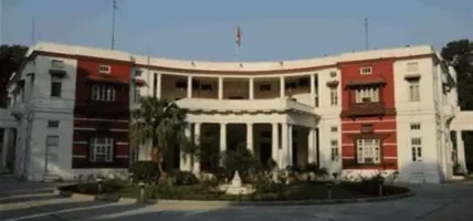 महोत्तरीका १६ कामदार भारतमा बन्धक