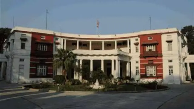 महोत्तरीका १६ कामदार भारतमा बन्धक