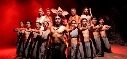 रंगमञ्चमा देखिन थालेका मनोज गजुरेल भन्छन् : महाभारत नाटकले सोच्न बाध्य बनाउँछ’