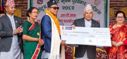 विदेशबाट फर्किपछि माछापालनः लाखौँ आम्दानी गर्दै लालझाडीका ‘चौधरी’