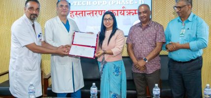 कामपाद्वारा शिक्षण अस्पताललाई उपकरण प्रदान