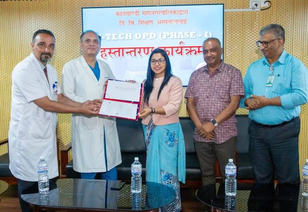 कामपाद्वारा शिक्षण अस्पताललाई उपकरण प्रदान