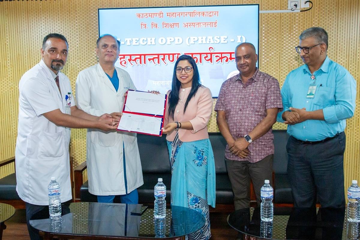 कामपाद्वारा शिक्षण अस्पताललाई उपकरण प्रदान
