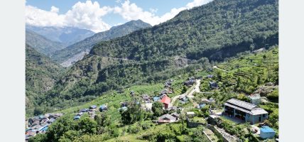 दर्मीजामा ‘होमस्टे’ को आनन्द ।