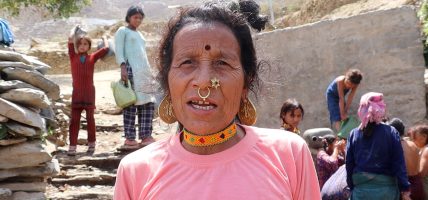 मुगुको सोरु गाउँपालिकामा खानेपानीको चरम संकट, रातभर लाइन बसेर धमिलो पानी भर्न बाध्य स्थानीय