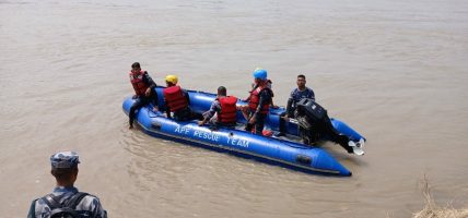 नारायणीमा हामफालेका व्यक्तिको सकुशल उद्धार