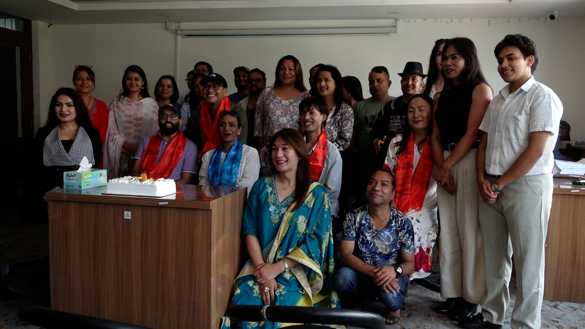 नील हिरा समाज द्वारा नेपाली चलचित्र ‘इलिफेन्ट इन द फग’ टोली सम्मानित