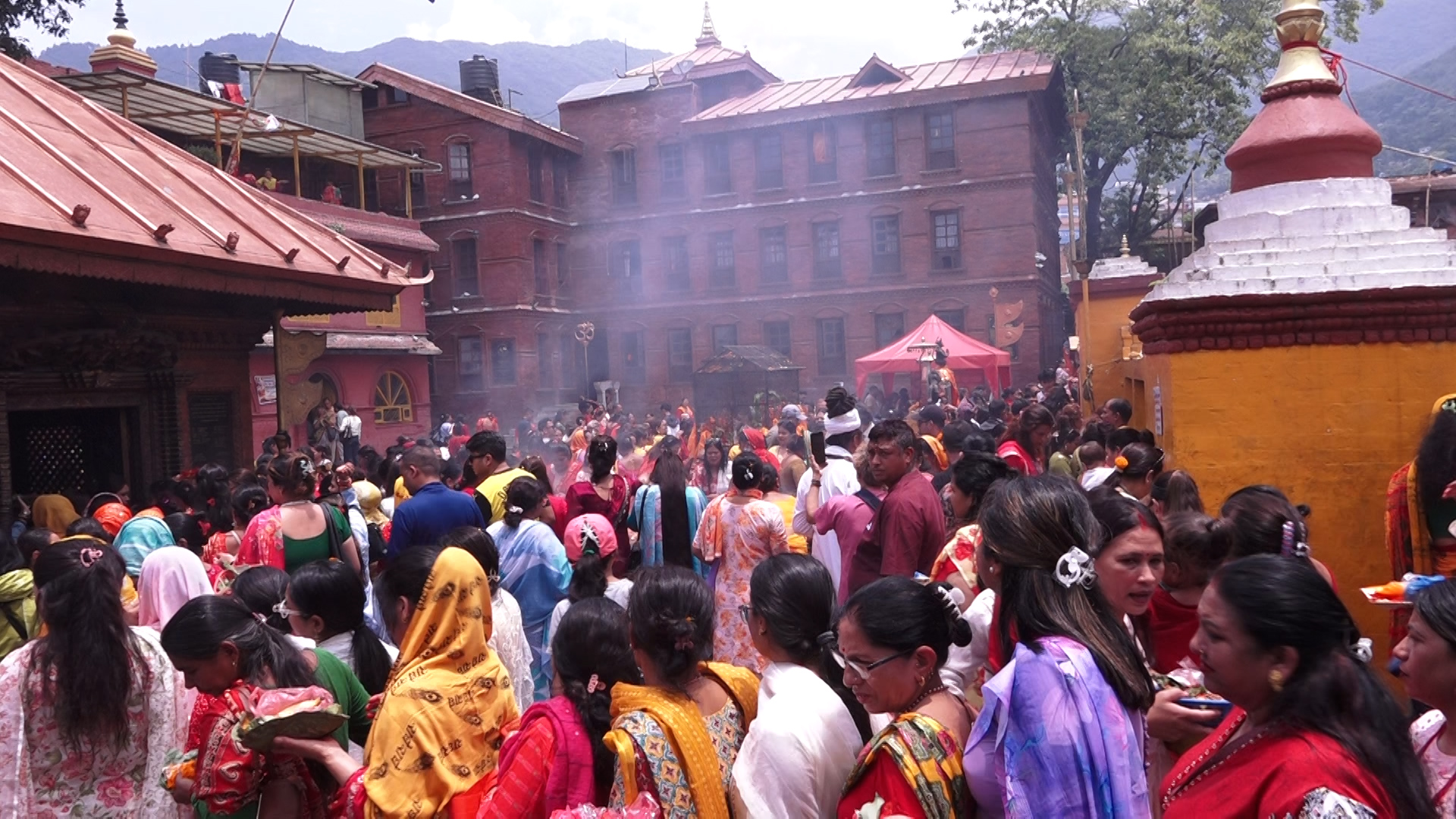 निर्जला एकादशीमा बुढानीलकण्ठमा भक्तजनको घुइँचो