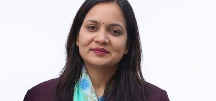 मन्त्री मेहताद्वारा स्वास्थ्य बिमाका विषयमा अस्पतालका प्रमुखसँग छलफल