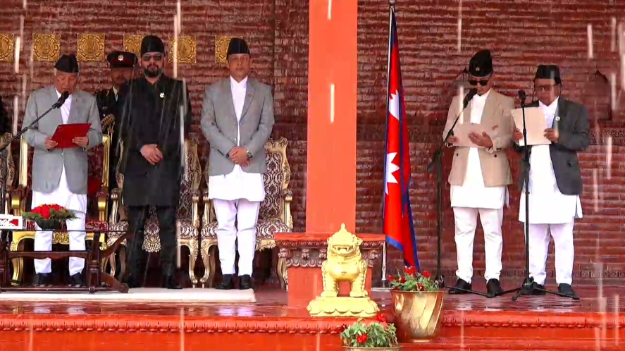 गृहमन्त्री गुरुङ र विज्ञान, प्रविधिमन्त्री पुनले लिए सपथ (भिडियो सहित)