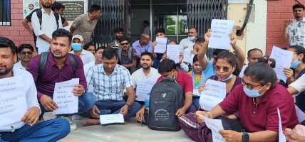 तलब माग गर्दै मधेश प्रदेशका १३६ स्थानीय तहमा कार्यरत प्रयोगशालाकर्मीहरु आन्दोलित