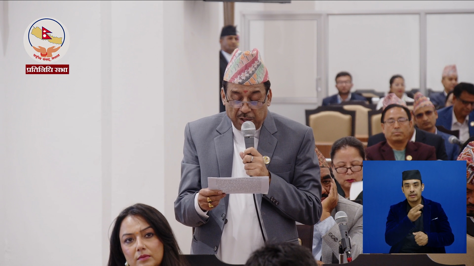 माटो जोगाउन कपडाको बर्दी होइन, छातीमा देशप्रेम भाव चाहिन्छ : सांसद गिरी