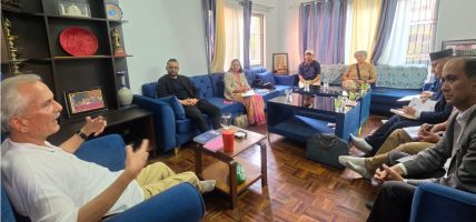 संविधान संशोधन बहसपत्र तयारी कार्यदलद्वारा पूर्वप्रधानमन्त्री भट्टराईसँग छलफल