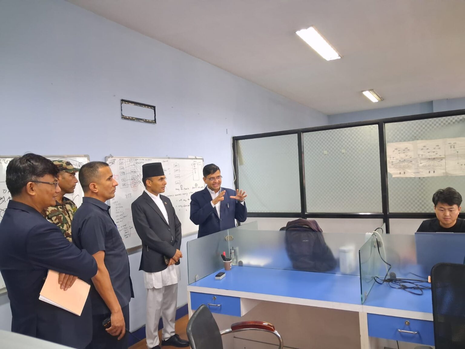 सञ्चारमन्त्रीद्वारा एनटिसी सुन्धारा कार्यालयको निरीक्षण,   गुणस्तरीय सेवा दिन निर्देशन