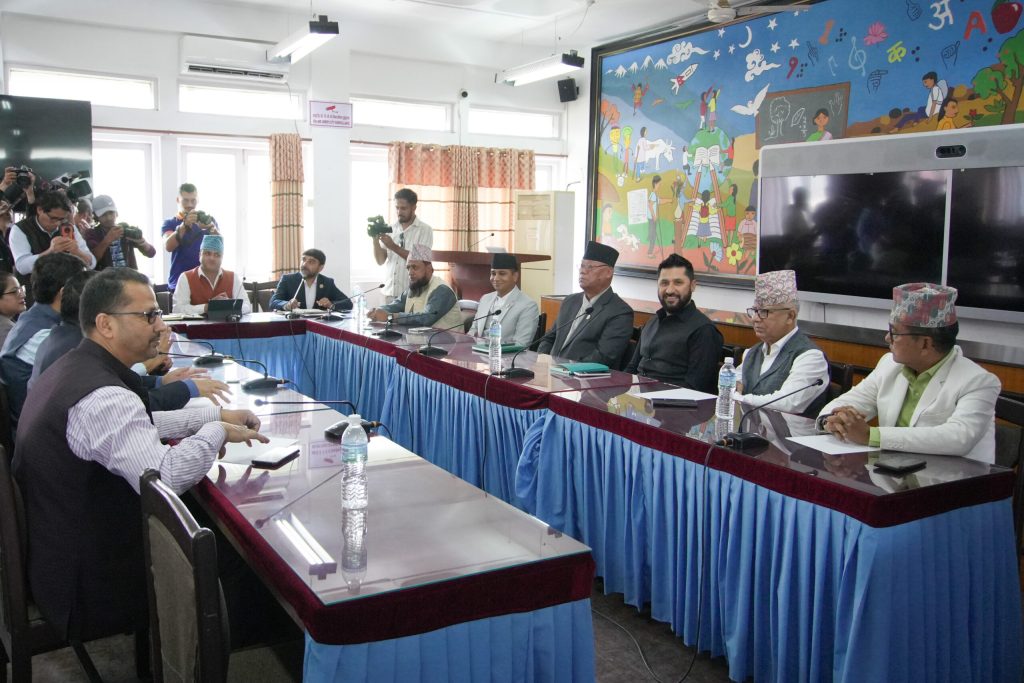 सर्वदलीय बैठक जारी