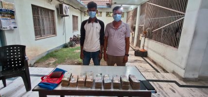 सर्लाहीमा स्रोत नखुलेको ३२ लाख रुपैयाँसहित दुई जना पक्राउ