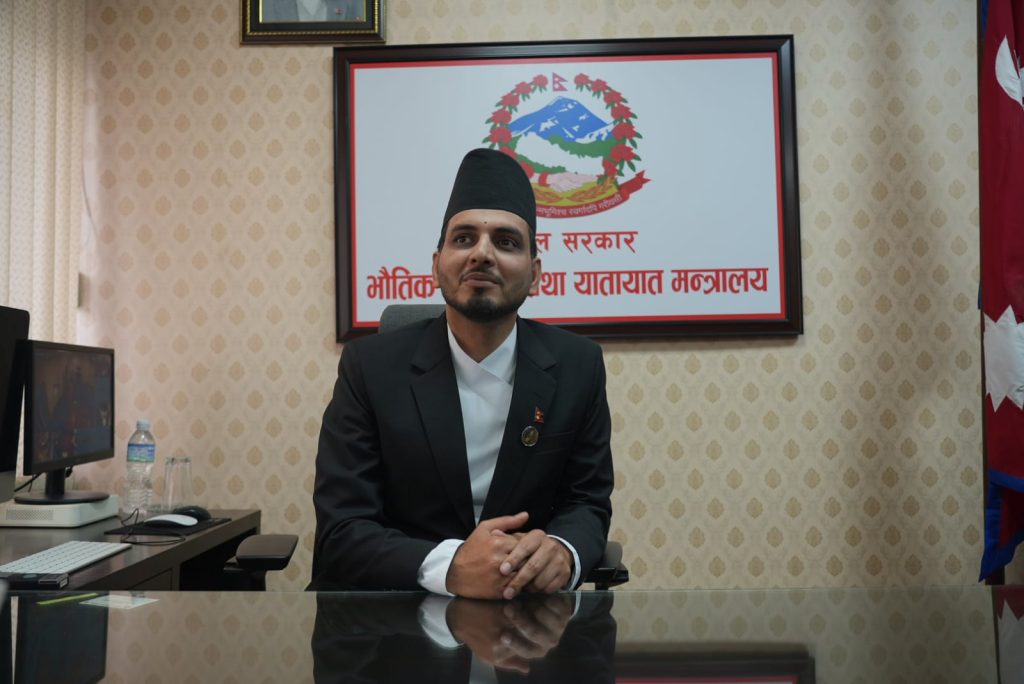 सडक सुरक्षाका लागि सबै राजमार्गमा ‘अन्डरपास’ र ‘ओभरपास’ बनाइने : मन्त्री लम्साल
