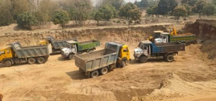 स्काभेटरसहित अवैध उत्खननमा प्रयोग भएका १० टिपर नियन्त्रणमा