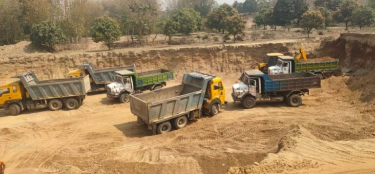 स्काभेटरसहित अवैध उत्खननमा प्रयोग भएका १० टिपर नियन्त्रणमा