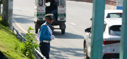 ट्राफिक प्रहरी कारबाहीः २१ लाख ८६ हजार राजस्व दाखिला