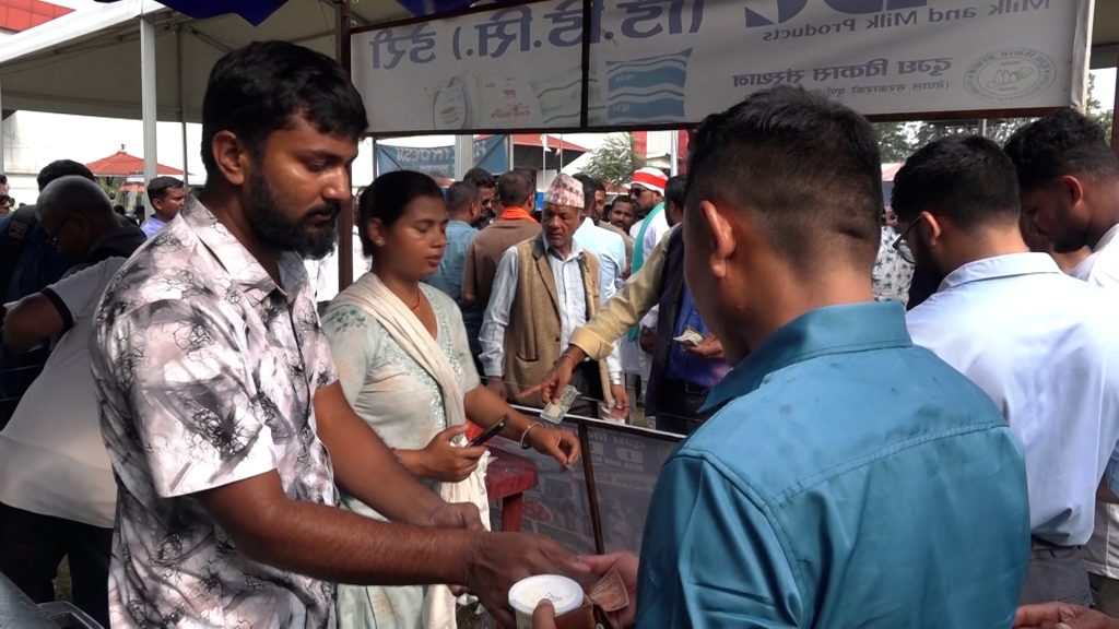रास्वपा महाधिवेशनमा डीडीसीका उत्पादनको माग बढ्यो, दैनिक एक लाखभन्दा बढीको बिक्री (भिडियो सहित)