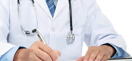 चिकित्सकद्वारा जलनका बिरामी नेपालीको स्वास्थ्य अवस्था स्थिर भएपछि मात्र थप उपचार गर्न भारत लैजान सुझाव