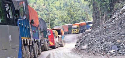 नारायणगढ–मुग्लिन सडकमा रातिमा यातायात सेवा बन्द