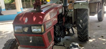 अवैध काठ र ढुङ्गा ओसार्ने ट्याक्टर प्रहरी नियन्त्रणमा