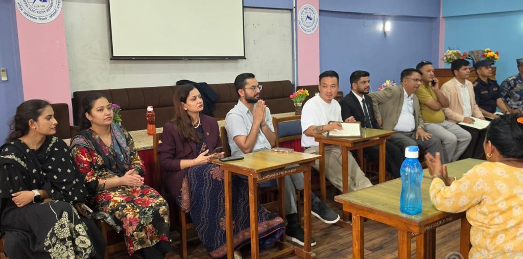 गृहमन्त्रीसहित मन्त्रीहरू होल्डिङ सेन्टरको अवलोकनमा