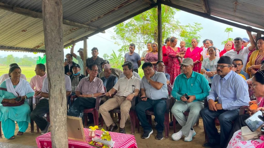 हात्ती पीडित बोटे परिवारलाई सहयोग