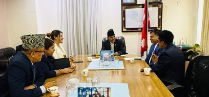 सञ्चारमन्त्री डा तिमिल्सिना र एनआरएनए प्रतिनिधिबीच भेट : नेपालमा थप पुँजी र प्रविधि भित्र्याउने विषयमा छलफल