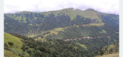 गर्मी छल्न पर्यटक रिग क्षेत्रमा