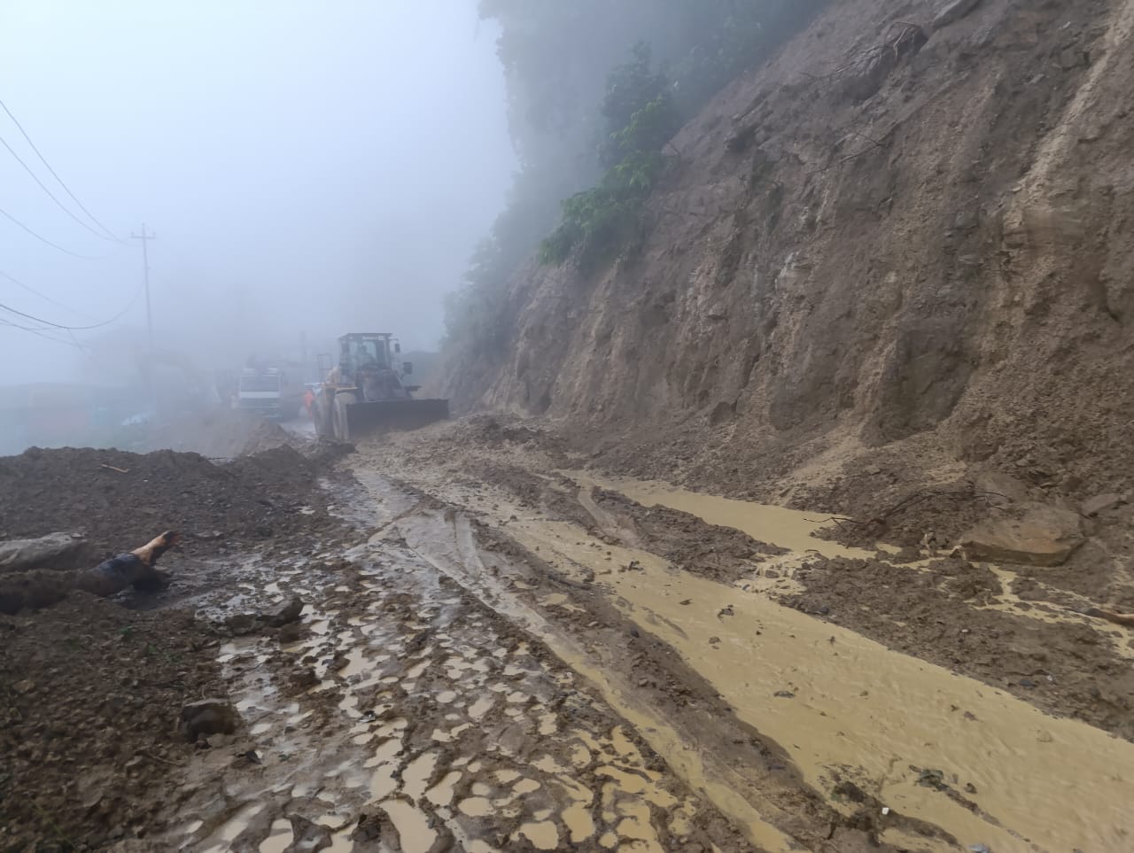 नारायणगढ मुग्लिन सडकमा ओभरटेक नियन्त्रण गर्न प्रशासनको कडाइ