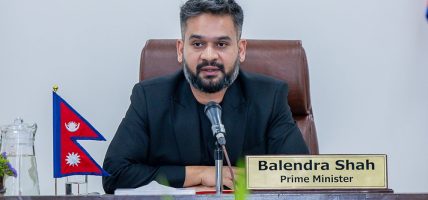 प्रधानमन्त्री शाह हस्तकला महासङ्घका प्रतिनिधिसँग छलफल गदै