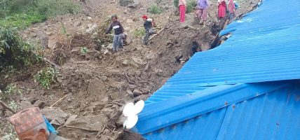 पहिरोमा परेर दुई जनाको मृत्यु