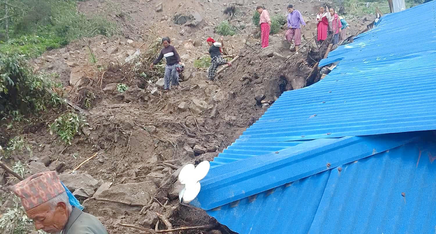 पहिरोमा परेर दुई जनाको मृत्यु