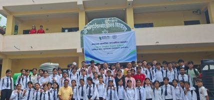 सामाजिक उत्तरदायित्वअन्तर्गत कामना सेवा विकास बैंकद्वारा विद्यालयलाई खानेपानी सामग्री सहयोग