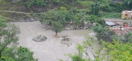 बाढी आउँदा विश्वकै ठूलो शालिग्राम शिला डुबानमा, पूजाअर्चना बन्द