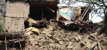 बैतडीमा घर भत्किँदा तीन जना घाइते