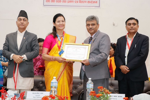 २५ वर्ष सेवा पूरा गरेका १८३ शिक्षक–कर्मचारीलाई त्रिविको दीर्घसेवा पदक