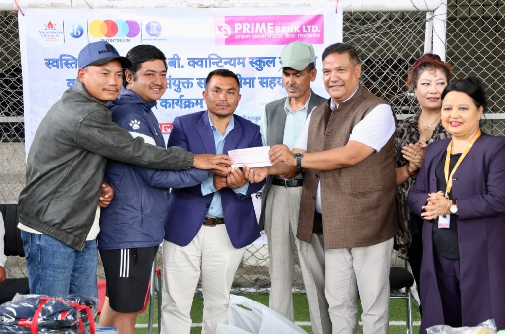 स्वस्तिश्री गुरुकुल र प्राइम बैंकद्वारा तीन विद्यालयलाई शैक्षिक सहयोग