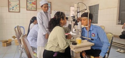 नख्खु कारागारमा निःशुल्क आँखा शिविरः कैदीबन्दी लाभान्वित