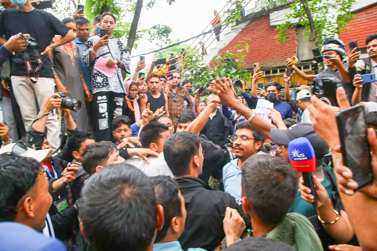 ​गणेश नेपालीको निधनपछि वीर अस्पतालमा तनाव, ठूलो संख्यामा प्रहरी परिचालन